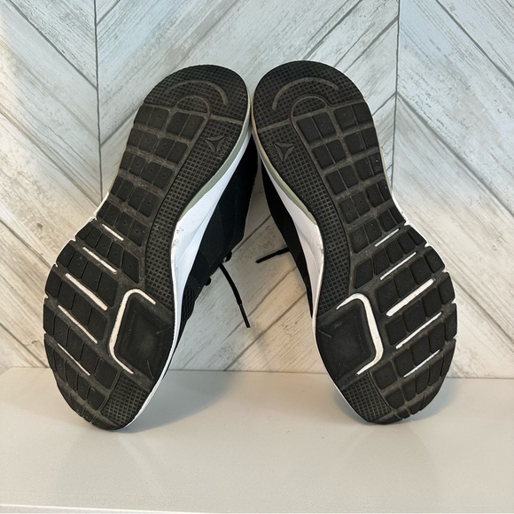 Reebok 7.5 women’s like new endless road running shoes - Picture 12 of 16